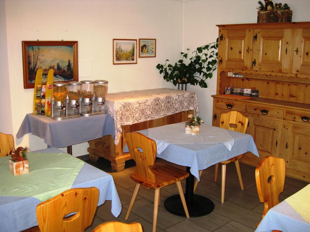 Hotel Pensiun Garni Plaz Scuol Exterior foto