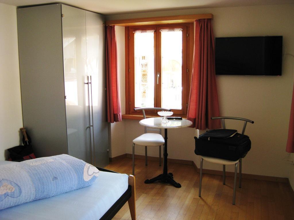 Hotel Pensiun Garni Plaz Scuol Exterior foto