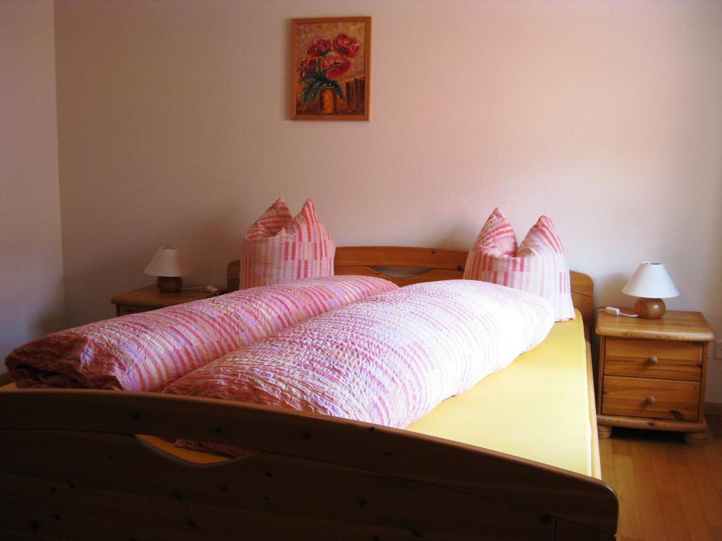 Hotel Pensiun Garni Plaz Scuol Habitación foto