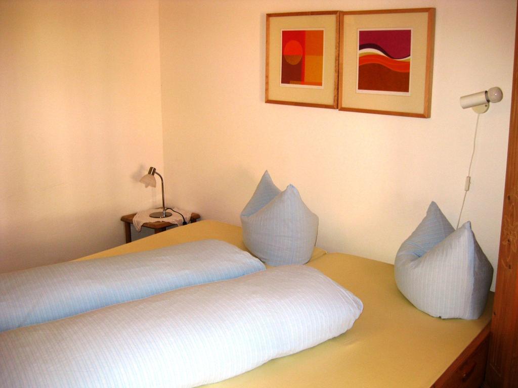 Hotel Pensiun Garni Plaz Scuol Habitación foto